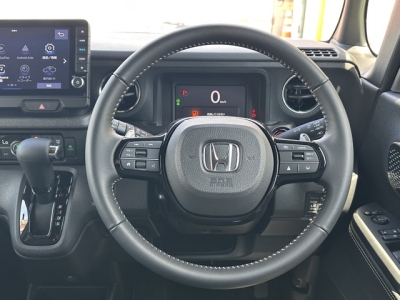 新型N-BOX(ホンダ)中古車 内外装写真