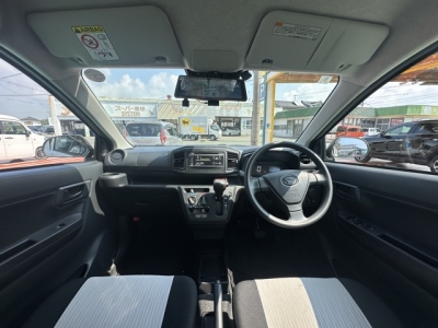 ミライース(ダイハツ)中古車 後席から見た前席
