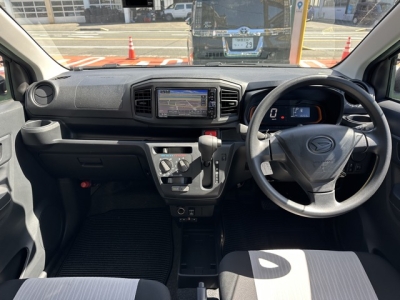 ミライース(ダイハツ)中古車 後席から見た前席