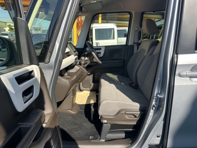 N-BOX(ホンダ)中古車 前席内装