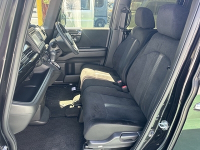 N-BOXカスタム(ホンダ)中古車 前席内装