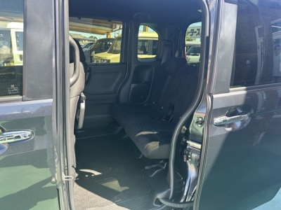 N-BOXカスタム(ホンダ)中古車 後席内装