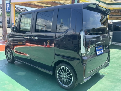 新型N-BOX(ホンダ)届出済未使用車 後方