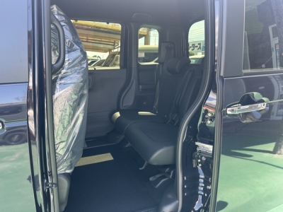 新型N-BOX(ホンダ)届出済未使用車 後席内装