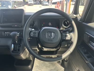 新型N-BOX(ホンダ)届出済未使用車 内外装写真他