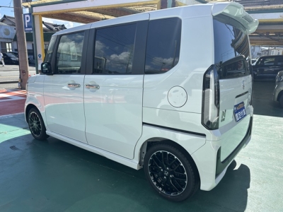 新型N-BOX(ホンダ)届出済未使用車 後方