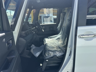新型N-BOX(ホンダ)届出済未使用車 前席内装