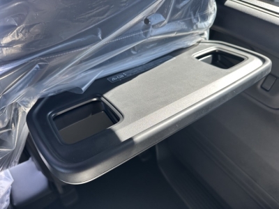 新型N-BOX(ホンダ)届出済未使用車 後席から見た前席