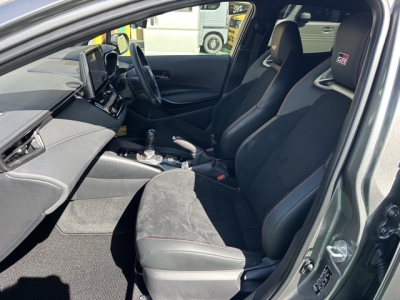 GRカローラ(トヨタ)中古車 前席内装
