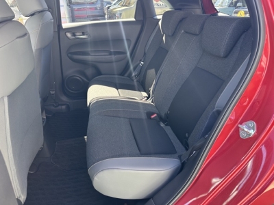フィット(ホンダ)中古車 後席内装