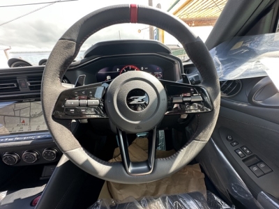 フェアレディZ(ニッサン)登録済未使用車 後席から見た前席