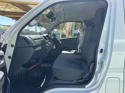 ボンゴブローニィバン(マツダ)登録済未使用車 前席内装