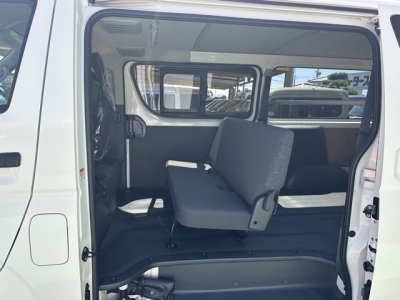 ボンゴブローニィバン(マツダ)登録済未使用車 後席内装