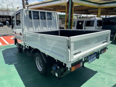 キャンター(三菱)登録済未使用車 後方