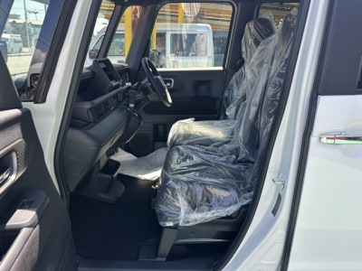 新型N-BOX(ホンダ)届出済未使用車 前席内装