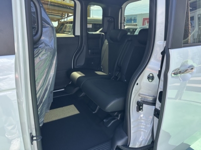 新型N-BOX(ホンダ)届出済未使用車 後席内装