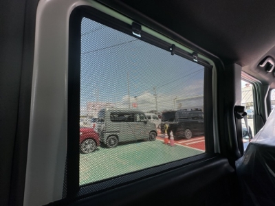 新型N-BOX(ホンダ)届出済未使用車 後席から見た前席