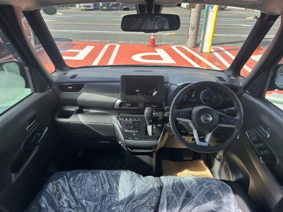 ルークス(ニッサン)中古車 後席から見た前席