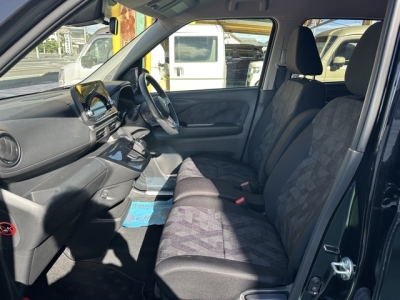 ekクロス(三菱)中古車 前席内装