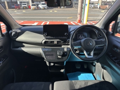 ekクロス(三菱)中古車 後席から見た前席