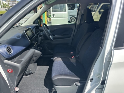 eKクロス(三菱)中古車 前席内装