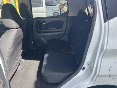 eKクロス(三菱)中古車 後席内装