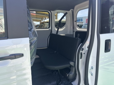 N-VAN e(ホンダ)届出済未使用車 後席内装