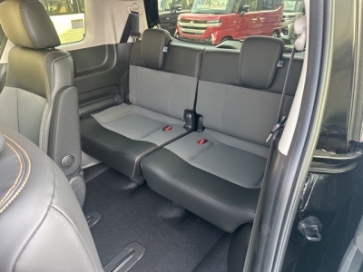 新型フリード(ホンダ)登録済未使用車 後席から見た前席