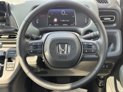 新型フリード(ホンダ)登録済未使用車 内外装写真他