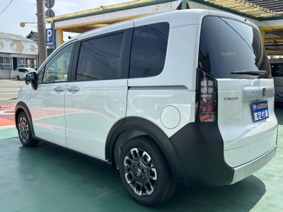 新型フリード(ホンダ)登録済未使用車 後方