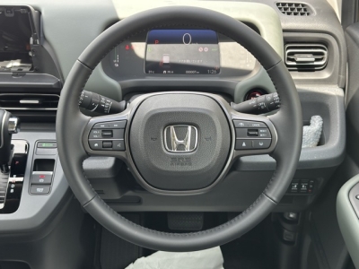 新型フリード(ホンダ)登録済未使用車 内外装写真他