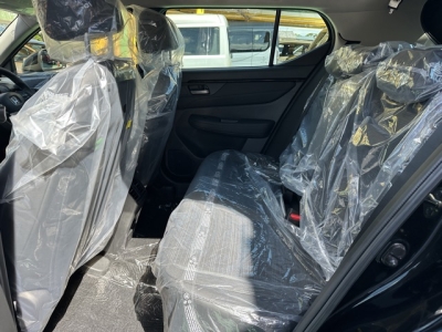 WR-V(ホンダ)登録済未使用車 後席内装