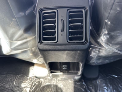 WR-V(ホンダ)登録済未使用車 後席から見た前席