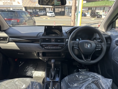 WR-V(ホンダ)登録済未使用車 後席から見た前席