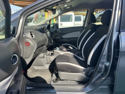 ノート(ニッサン)中古車 前席内装
