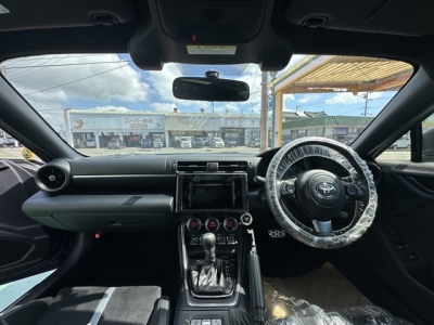 GR86(トヨタ)中古車 後席から見た前席