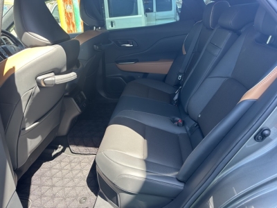 クラウンクロスオーバー(トヨタ)中古車 後席内装