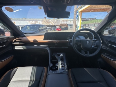 クラウンクロスオーバー(トヨタ)中古車 後席から見た前席