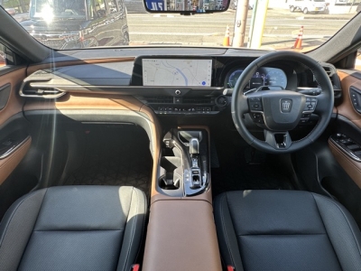 クラウンクロスオーバー(トヨタ)中古車 後席から見た前席