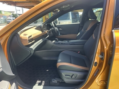 クラウンクロスオーバー(トヨタ)中古車 前席内装