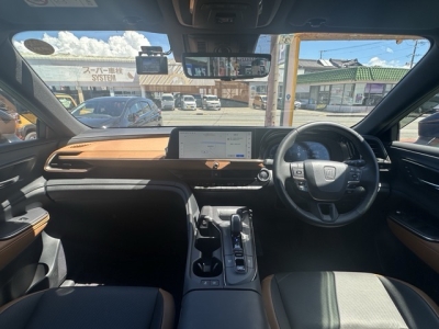 クラウンクロスオーバー(トヨタ)中古車 後席から見た前席
