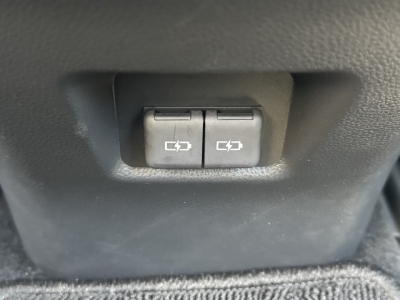 ＲＡＶ４(トヨタ)中古車 後席から見た前席
