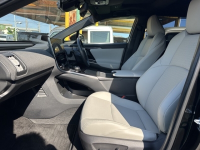 bZ4X(トヨタ)中古車 前席内装