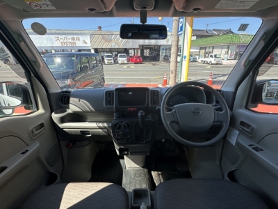 エブリイバンのOEM(スズキ)中古車 後席から見た前席