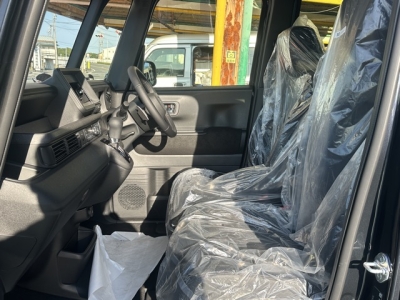 新型N-BOX(ホンダ)届出済未使用車 前席内装