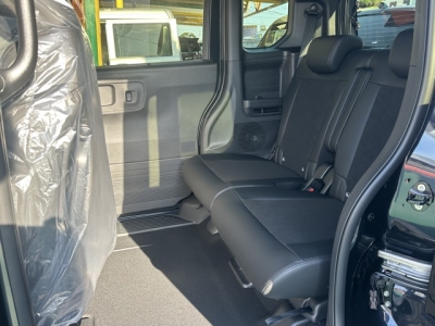 新型N-BOX(ホンダ)届出済未使用車 後席内装