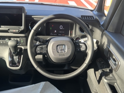 新型N-BOX(ホンダ)届出済未使用車 内外装写真