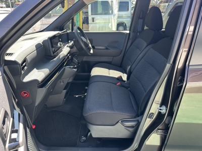 サクラ(ニッサン)中古車 前席内装