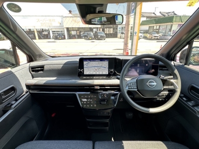 サクラ(ニッサン)中古車 後席から見た前席
