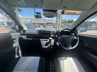 ミライース(ダイハツ)中古車 後席内装